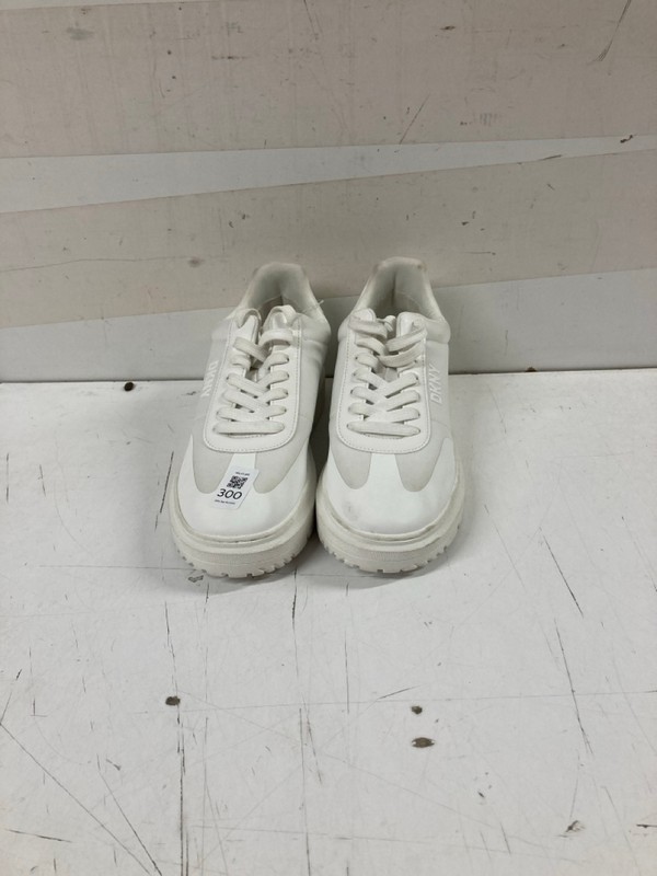 Lot 300  
            Nottingham SR3 - Delivery Only 

                
DKNY WHITE WOMEN'S TRAINERS UK SIZE 7