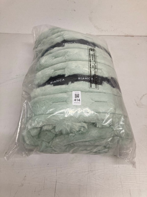 Lot 414  
            Nottingham SR3 - Delivery Only 

                
BIANCA CARVED FAUX FUR THROW OVER