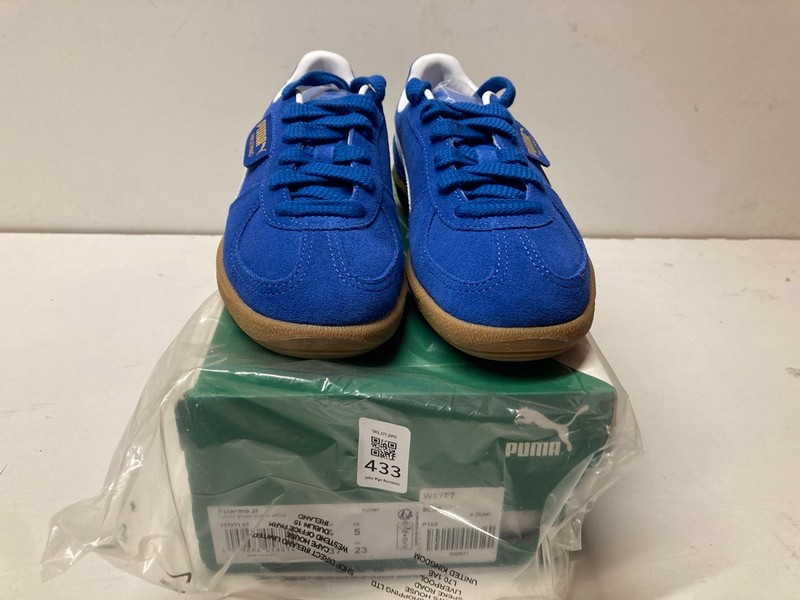 Lot 433  
            Nottingham SR3 - Delivery Only 

                
PUMA PALERMO JR UK SIZE 4 (BLUE)