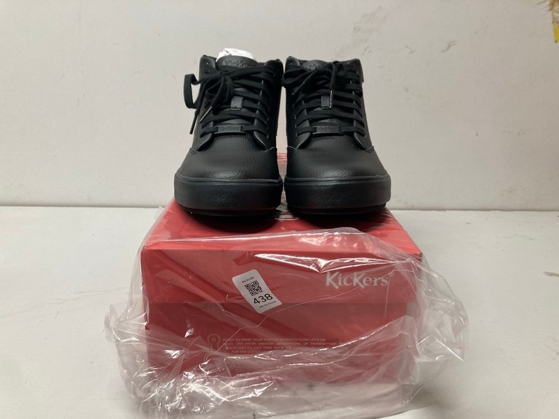 Lot 439  
            Nottingham SR3 - Delivery Only 

                
KICKERS TOVNI TUMBLE HI TOP LEATHER SHOES UK SIZE 6 (BLACK)