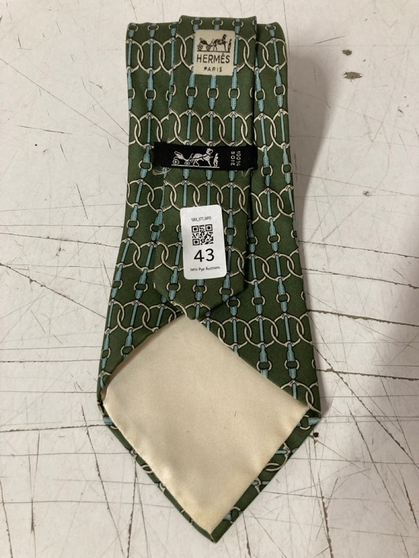 Lot 43  
            Nottingham SR3 - Delivery Only 

                
HERMES EQUESTRIAN CHAIN PATTERN SILK TIE
