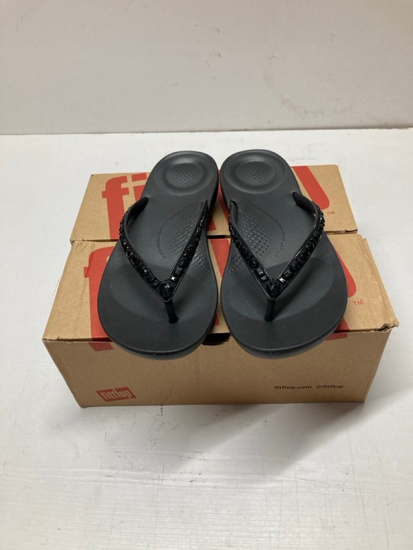 Lot 444  
            Nottingham SR3 - Delivery Only 

                
2 X FITFLOP MULTI CRYSTAL FLIP FLOPS