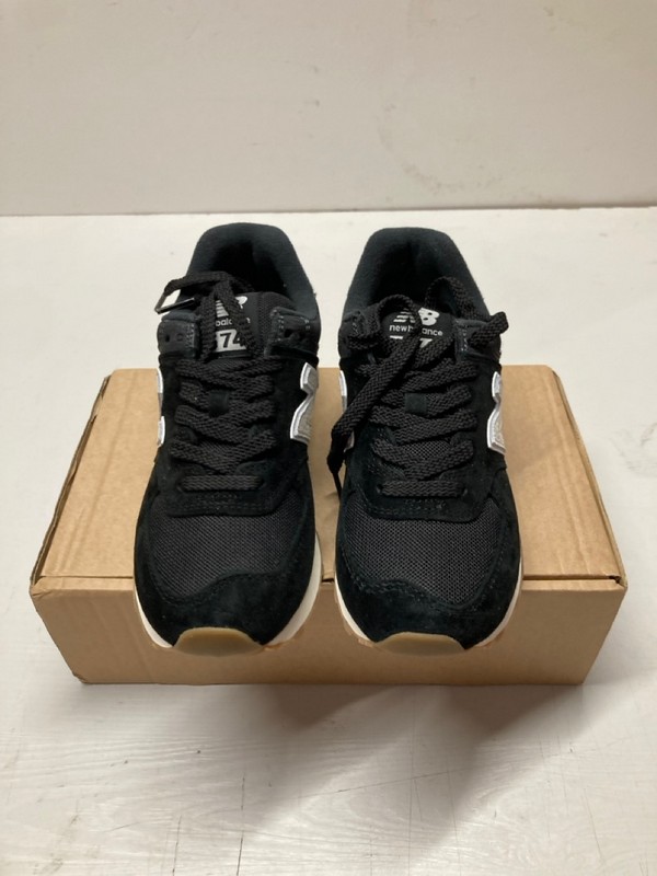 Lot 446  
            Nottingham SR3 - Delivery Only 

                
NEW BALANCE ENCAP TRAINERS UK SIZE 3.5 (BLACK)