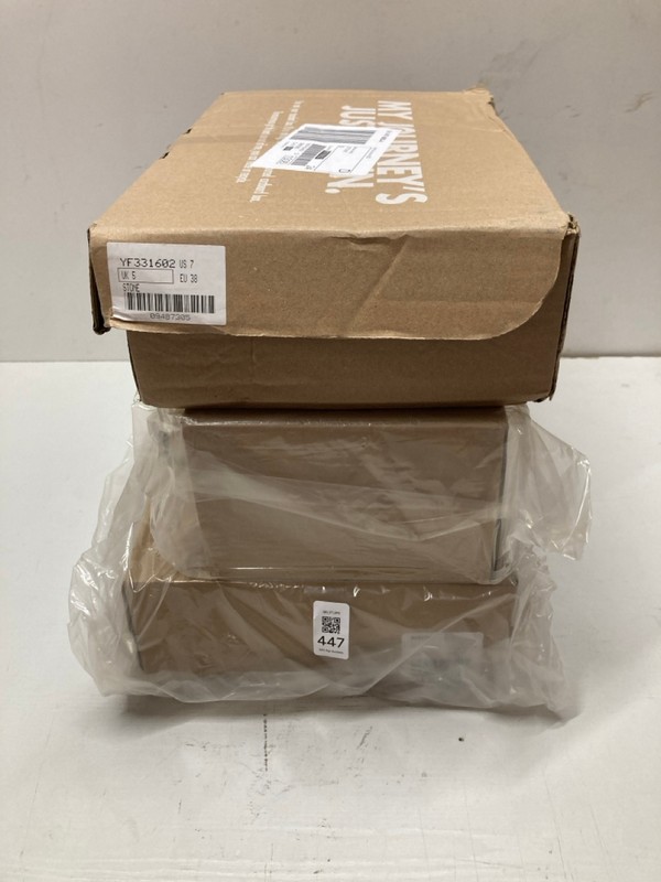 Lot 447  
            Nottingham SR3 - Delivery Only 

                
3 X WOMEN'S DESIGNER SHOES TO INCLUDE HEELS