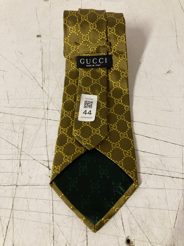 Lot 44  
            Nottingham SR3 - Delivery Only 

                
GUCCI GG SILK PATTERN TIE