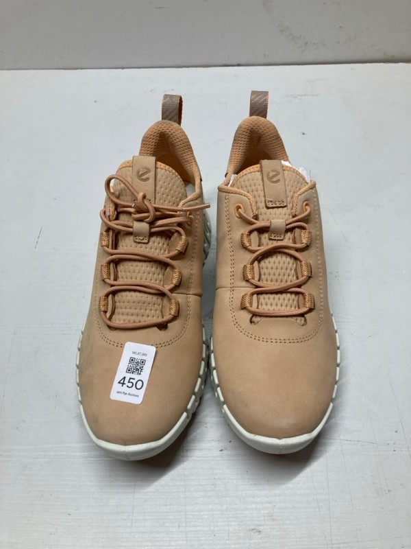 Lot 450  
            Nottingham SR3 - Delivery Only 

                
ECCO WOMEN'S TRAINERS UK SIZE 5