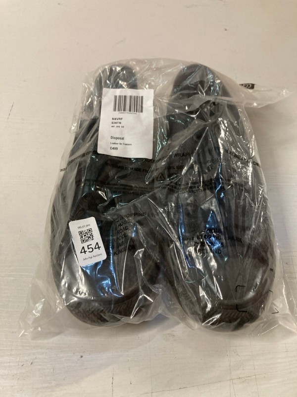 Lot 454  
            Nottingham SR3 - Delivery Only 

                
CONVERSE ALL STARS LOW TOP LEATHER TRAINERS UK SIZE 4