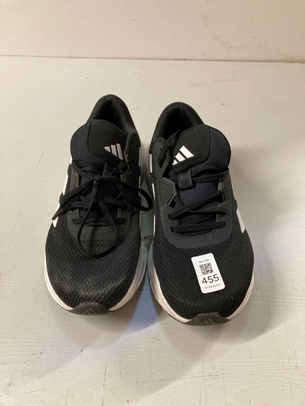 Lot 455  
            Nottingham SR3 - Delivery Only 

                
ADIDAS CLOUDFOAM RUNNERS UK SIZE 7.5 (BLACK/WHITE)
