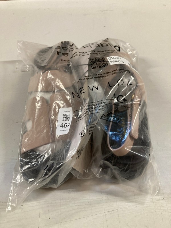 Lot 467  
            Nottingham SR3 - Delivery Only 

                
WOMEN'S DESIGNER GLORY SHOES UK SIZE 8 (PINK)