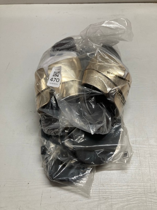 Lot 470  
            Nottingham SR3 - Delivery Only 

                
2 X SHOES TO INCLUDE WOMEN'S DESIGNER SLIP ONS