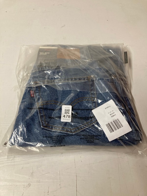 Lot 478  
            Nottingham SR3 - Delivery Only 

                
LEVIS 80'S MOM JEANS 27 X 32