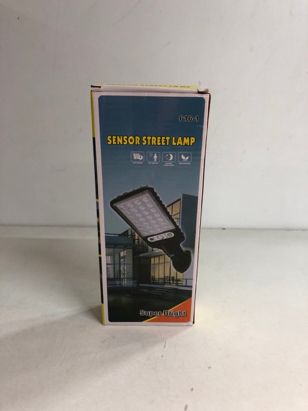 Lot 51  
            Nottingham SR3 - Delivery Only 

                
LED SENSOR 8000W SOLAR POWERED STREET LAMP (WITH REMOTE)