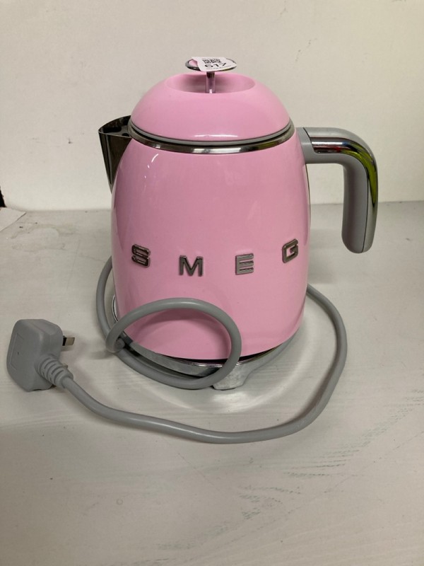 Lot 617  
            Nottingham SR3 - Delivery Only 

                
SMEG KETTLE