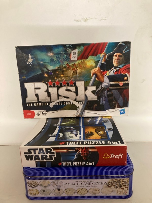 Lot 704  
            Nottingham SR3 - Delivery Only 

                
QTY OF ITEMS TO INCLUDE STAR WARS TREFL PUZZLE 4 IN 1