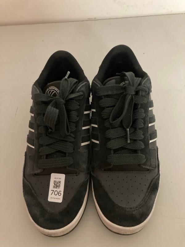 Lot 706  
            Nottingham SR3 - Delivery Only 

                
ADIDAS BASKETBALL TRAINERS UK SIZE (BLACK)