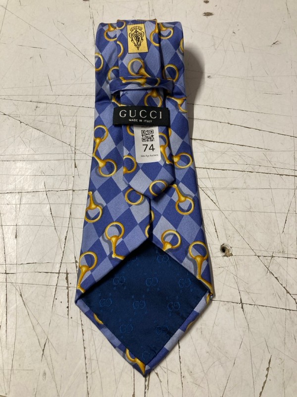 Lot 74  
            Nottingham SR3 - Delivery Only 

                
GUCCI GG BLUE SILK TIE