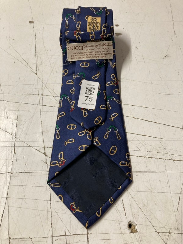 Lot 75  
            Nottingham SR3 - Delivery Only 

                
GUCCI VINTAGE GOLD SILK TIE