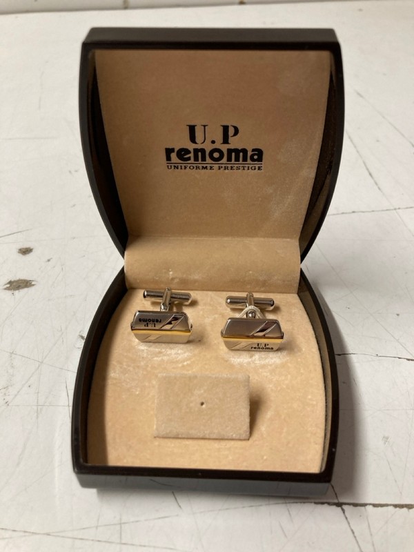 Lot 83  
            Nottingham SR3 - Delivery Only 

                
UP RENOMA SILVERTONE CUFFLINKS