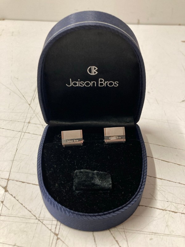 Lot 87  
            Nottingham SR3 - Delivery Only 

                
JAISON BROS SILVER CUFF LINKS