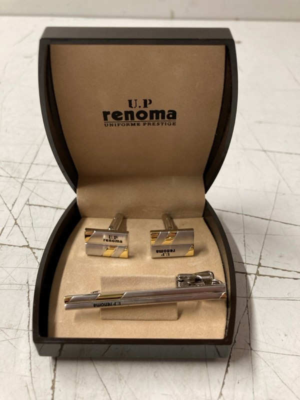 Lot 88  
            Nottingham SR3 - Delivery Only 

                
UP RENOMA SILVER CUFFLINKS AND METAL TIE CLIP SET