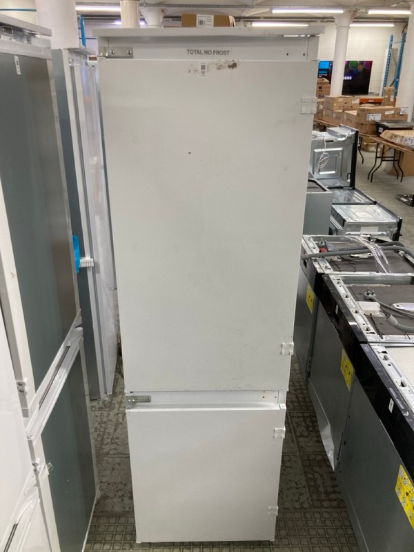 Lot 12  
            Nottingham SR4 - Delivery Or Collection 

                
HOTPOINT INTEGRATED FRIDGE FREEZER MODEL: HTC18T112 UK