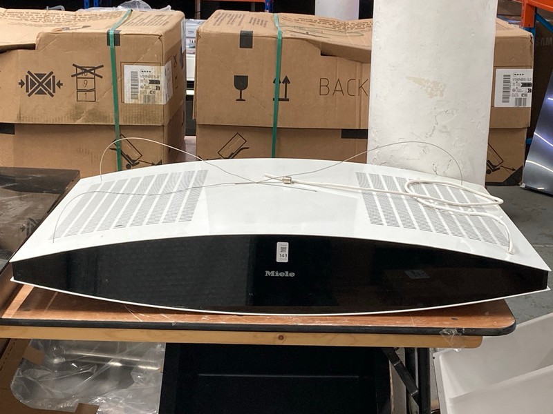 Lot 143  
            Nottingham SR4 - Delivery Or Collection 

                
MIELE COOKER HOOD UNKNOWN MODEL