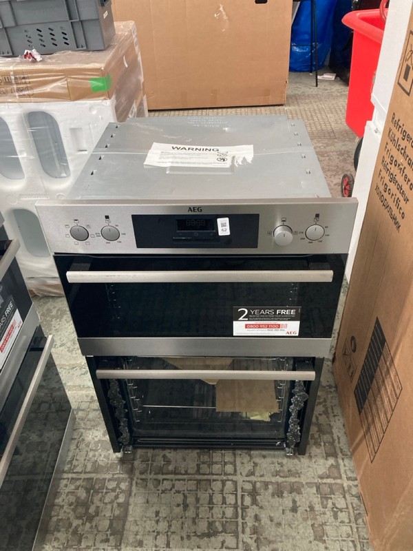 Lot 62  
            Nottingham SR4 - Delivery Or Collection 

                
AEG BUILT IN DOUBLE OVEN MODEL: DEB331010M