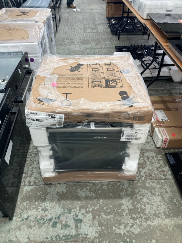 Lot 68  
            Nottingham SR4 - Delivery Or Collection 

                
BOSCH BUILT IN SINGLE OVEN MODEL: HQA574BS3B