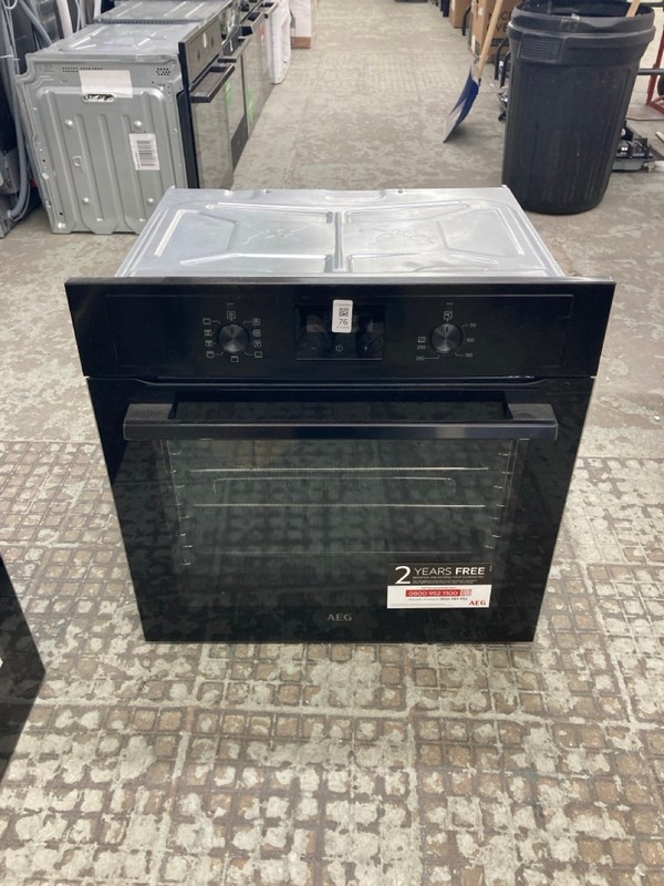 Lot 76  
            Nottingham SR4 - Delivery Or Collection 

                
AEG BUILT IN SINGLE OVEN MODEL: BEX335011B