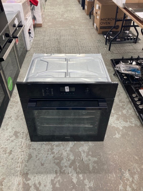Lot 77  
            Nottingham SR4 - Delivery Or Collection 

                
AEG BUILT IN SINGLE OVEN MODEL: BPX35A61B