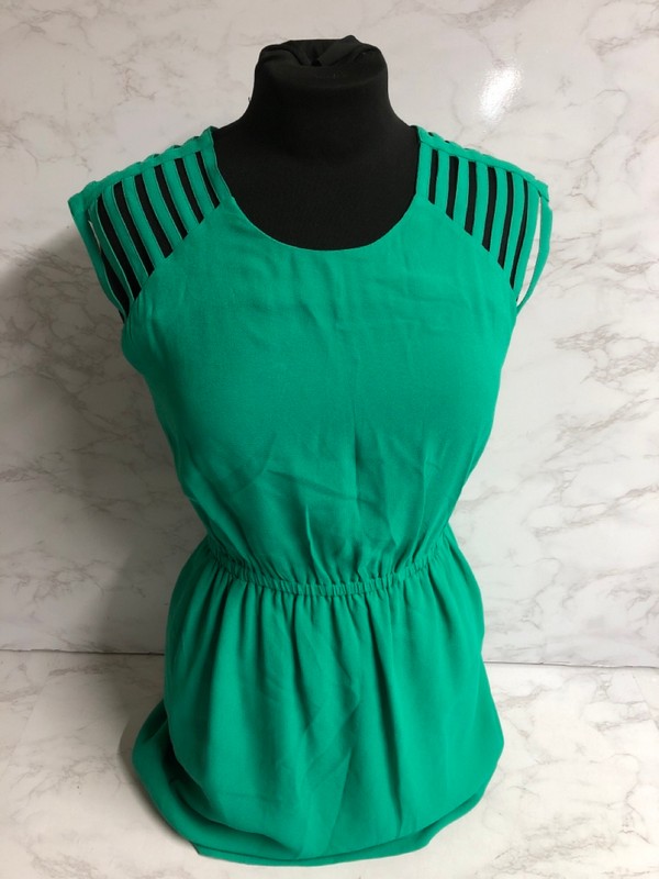 Lot 103  
            Nottingham SR5 - Delivery Only 

                
SANDRO PARIS SHOULDER CUT OUT MINI DRESS IN GREEN VISCOSE SIZE:US/4 RRP:£230