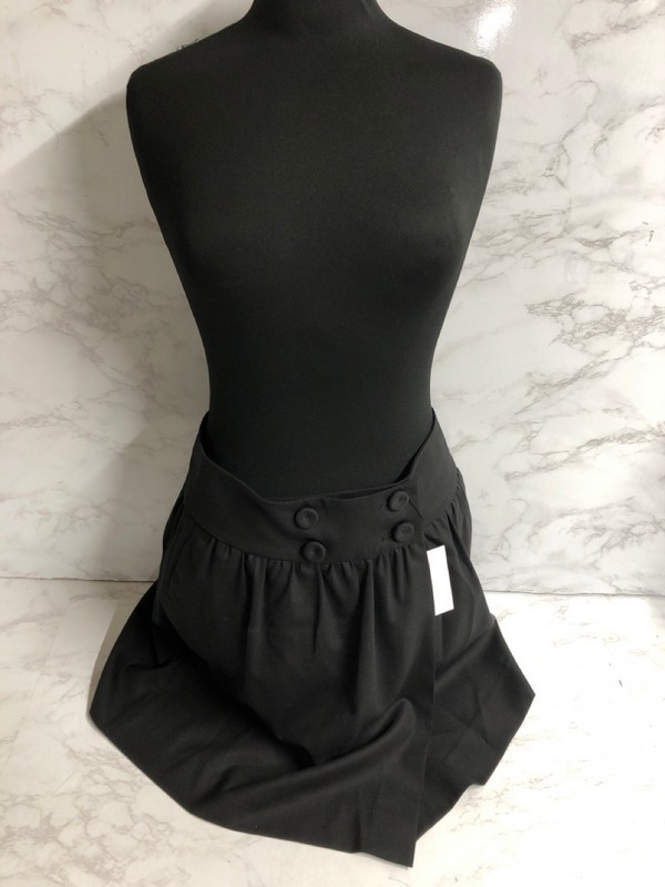 Lot 104  
            Nottingham SR5 - Delivery Only 

                
JOSEPH FLARED SKIRT IN BLACK WOOL SIZE:US/4 RRP:£235