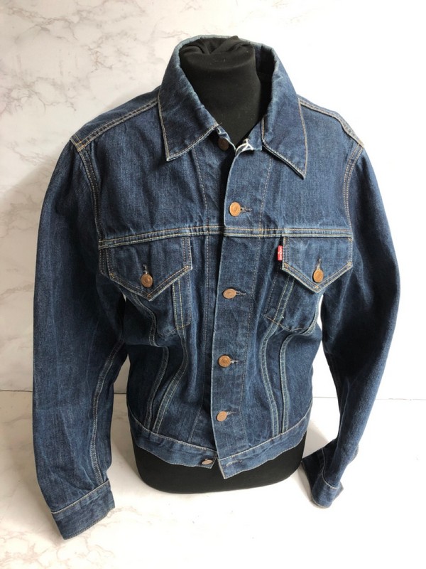 Lot 108  
            Nottingham SR5 - Delivery Only 

                
LEVI'S JACKET IN BLUE COTTON DENIM SIZE:M RRP:£75