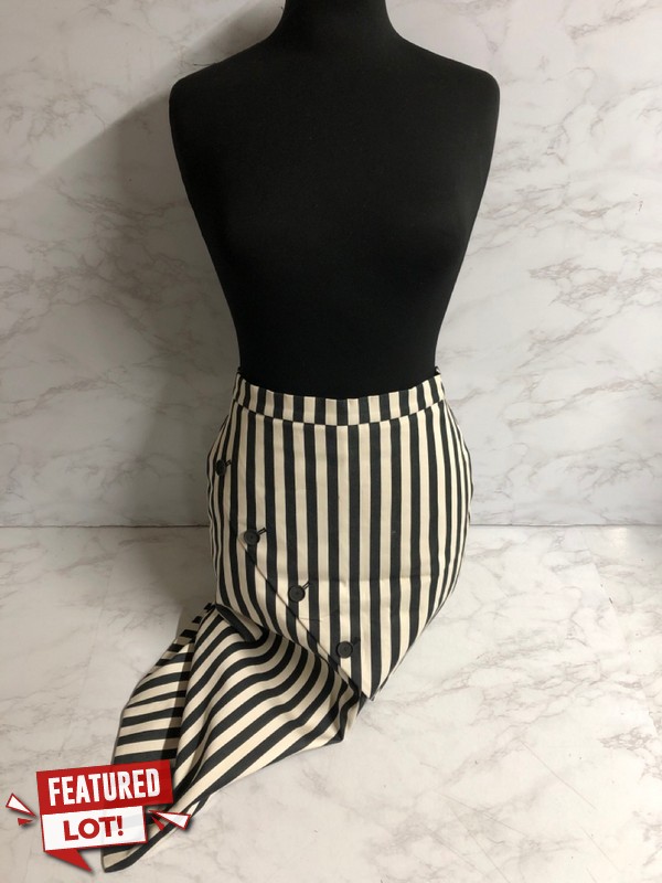 Lot 109  
            Nottingham SR5 - Delivery Only 

                
ALTUZARRA PAUL BERT STRIPED ASYMMETRIC SKIRT IN MULTICOLOR COTTON SIZE:FR/36 RRP:...