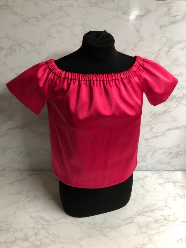 Lot 114  
            Nottingham SR5 - Delivery Only 

                
MAJE OFF-THE-SHOULDERS BLOUSE IN FUSCHIA SILK SATIN SIZE:S RRP:£190