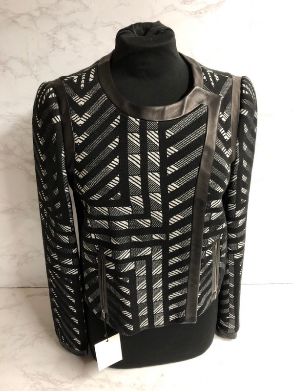 Lot 129  
            Nottingham SR5 - Delivery Only 

                
DIANE VON FURSTENBERG GEOMETIC PATTERN LEATHER TRIM JACKET IN BLACK WOOL SIZE:US/...