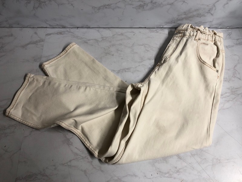 Lot 132  
            Nottingham SR5 - Delivery Only 

                
MAJE CROPPED HIGH-WAIST JEANS IN CREAM COTTON SIZE:FR/36 RRP:£300