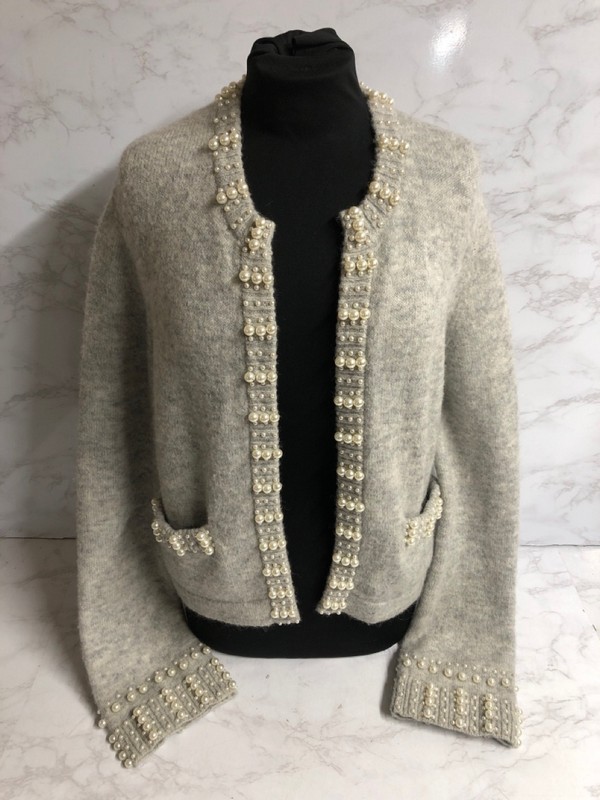 Lot 133  
            Nottingham SR5 - Delivery Only 

                
MAJE PEARL EMBELLISHED CARDIGAN IN GREY ACRYLIC SIZE:L RRP:£320