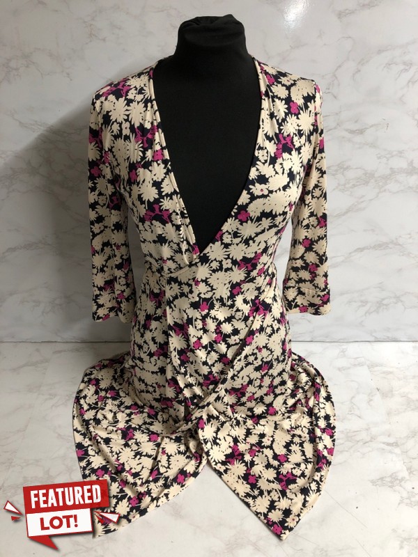 Lot 137  
            Nottingham SR5 - Delivery Only 

                
DIANE VON FURSTENBERG VINTAGE WRAP DRESS IN FLORAL PRINT SILK SIZE:US/4 RRP:£455