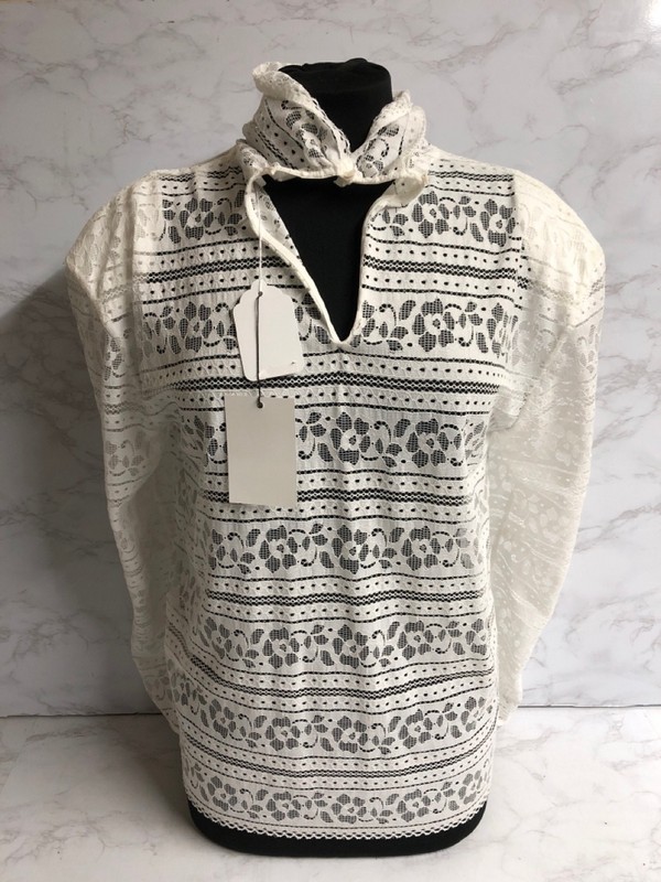 Lot 142  
            Nottingham SR5 - Delivery Only 

                
SANDRO PARIS TURTLENECK LACE BLOUSE IN WHITE COTTON SIZE:L RRP:£215