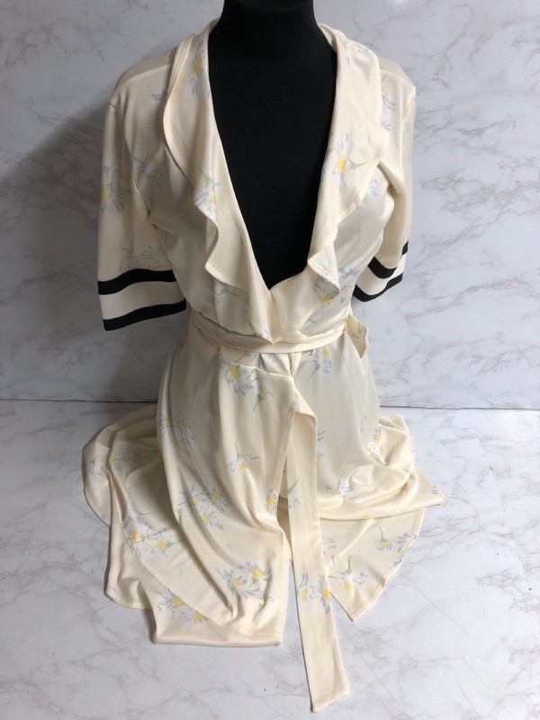 Lot 144  
            Nottingham SR5 - Delivery Only 

                
GANNI STRIPED SLEEVES FLORAL WRAP DRESS IN WHITE POLYESTER SIZE:US/14 RRP:£215