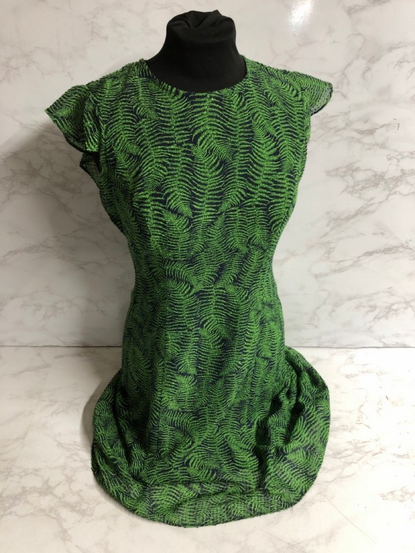 Lot 151  
            Nottingham SR5 - Delivery Only 

                
MICHAEL KORS FERN PRINT MIDI DRESS IN GREEN POLYESTER SIZE:UK4 RRP:£440