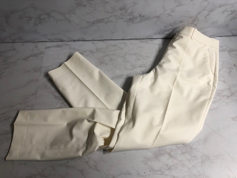Lot 153  
            Nottingham SR5 - Delivery Only 

                
MICHAEL KORS ANKLE-LENGTH TROUSERS IN CREAM COTTON SIZE:XS RRP:£200