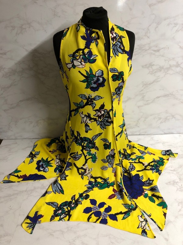 Lot 156  
            Nottingham SR5 - Delivery Only 

                
DIANE VON FURSTENBERG SLEEVELESS SUMMER DRESS IN YELLOW SILK SIZE:UK4 RRP:£241