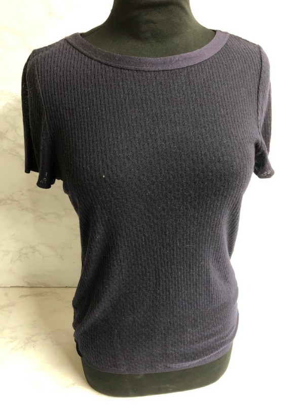 Lot 163  
            Nottingham SR5 - Delivery Only 

                
A.P.C. CREW NECK T-SHIRT IN NAVY BLUE TENCEL SIZE:LS RRP:£140