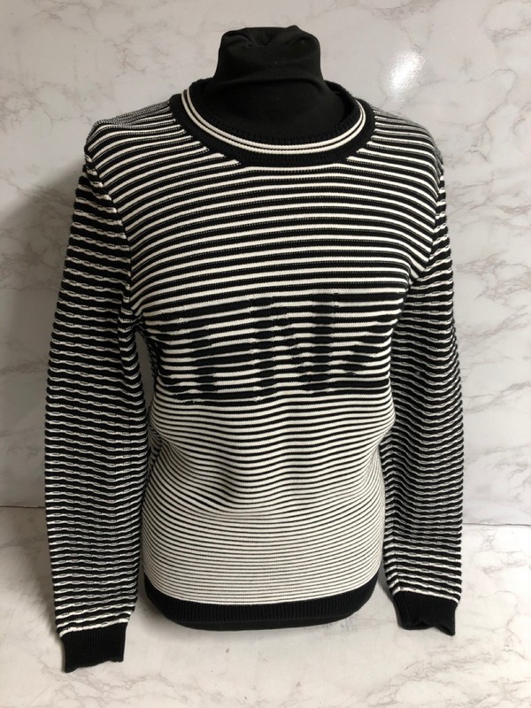 Lot 164  
            Nottingham SR5 - Delivery Only 

                
KENZO STRIPED SWEATSHIRT IN BLACK AND WHITE COTTON SIZE:S RRP:£300