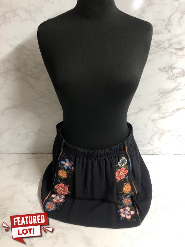 Lot 170  
            Nottingham SR5 - Delivery Only 

                
CHLOE EMBROIDERED MINI SKIRT IN BLACK CREPE SIZE:FR/38 RRP:£980