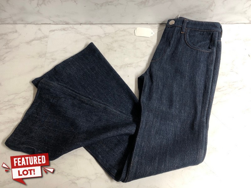 Lot 175  
            Nottingham SR5 - Delivery Only 

                
PRADA FLARED DENIM JEANS IN DARK BLUE COTTON SIZE:US/4 RRP:£820
