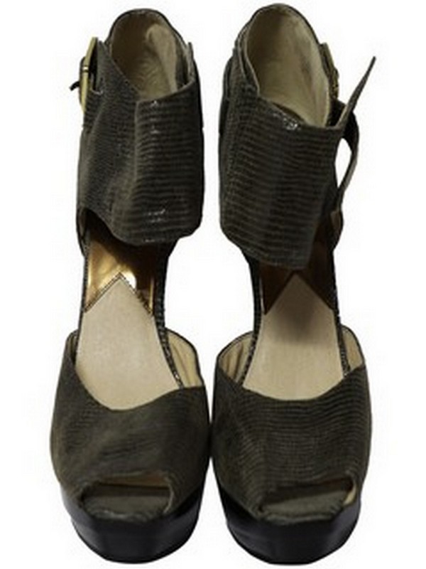 Lot 17  
            Nottingham SR5 - Delivery Only 

                
MICHAEL KORS HEIDI PLATFORM HEELS IN BLACK LEATHER SIZE:UK4 RRP:£180