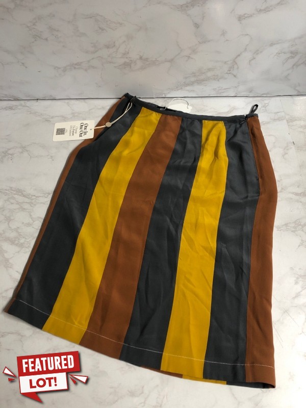 Lot 184  
            Nottingham SR5 - Delivery Only 

                
PRADA STRIPED SKIRT IN MULTICOLOR SILK SIZE:US/4 RR[:£1100